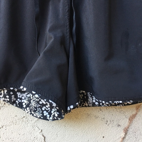 RARE Lululemon Reversible Choose A Side Chirasu Shorts I Size 6 - Picture 9 of 13